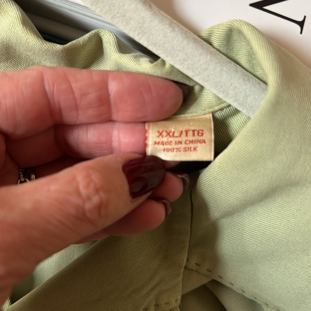 Men’s Tommy Bahama Silk Shirt. - Picture 4 of 5